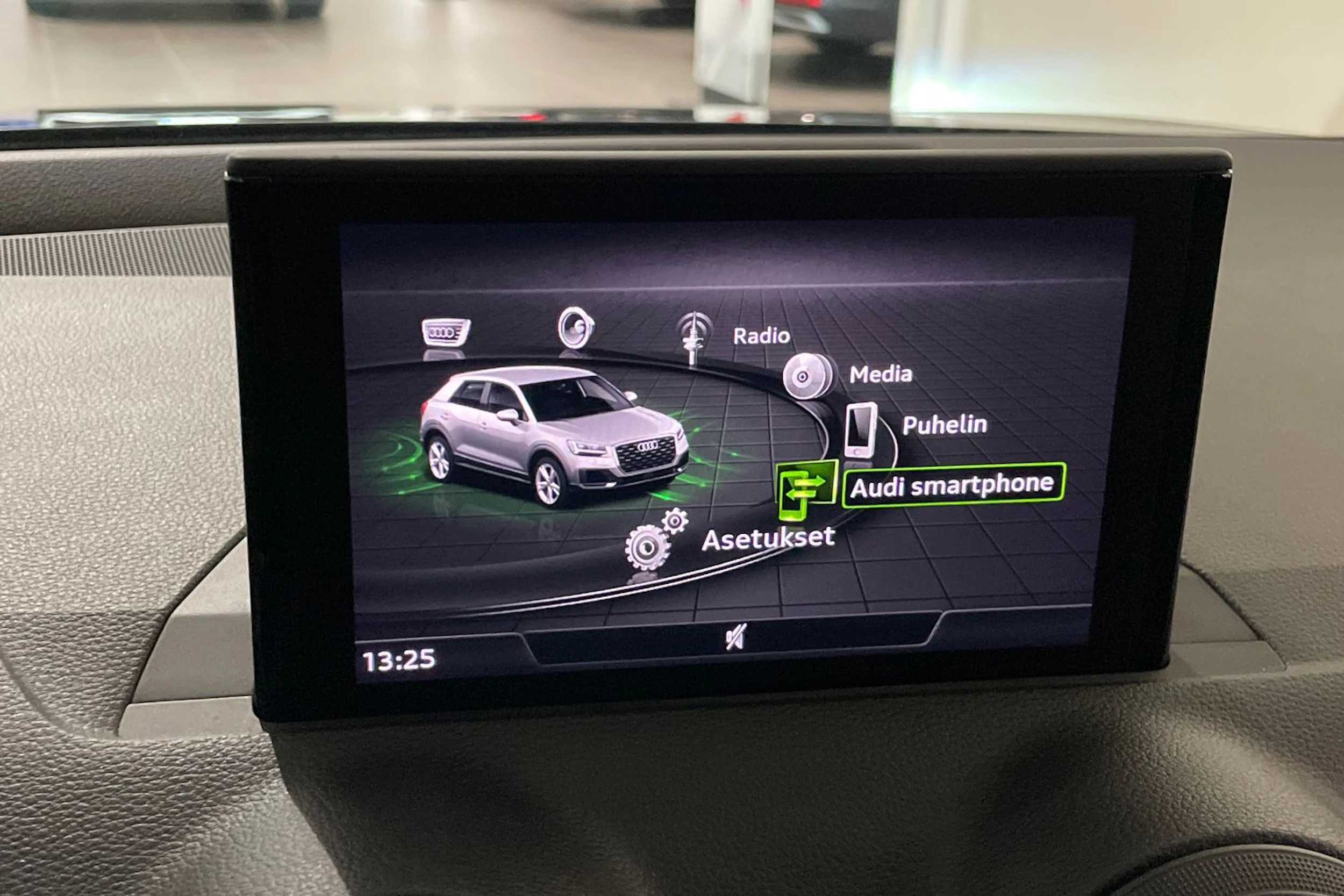 Musta Audi Q2 2020 kuva 19.