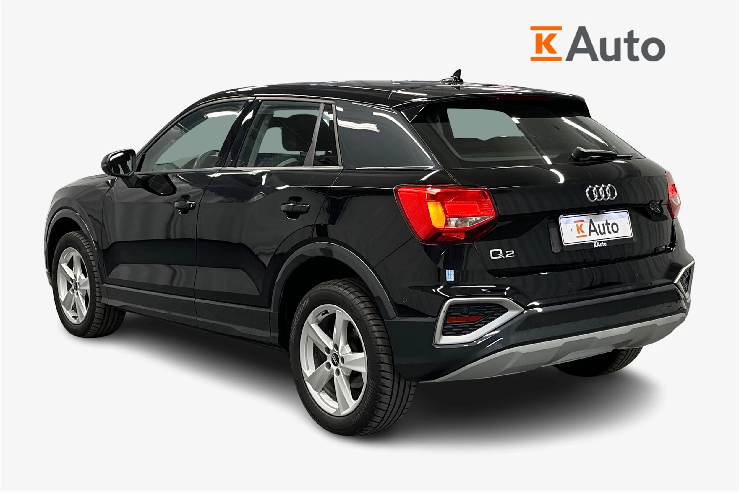 musta Audi Q2 2021 kuva 3.
