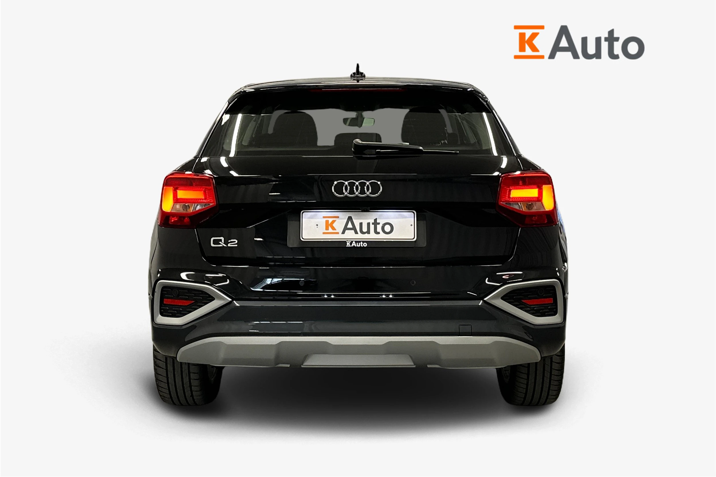 musta Audi Q2 2021 kuva 4.