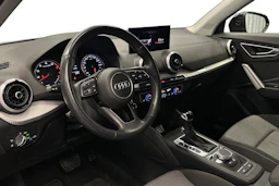 musta Audi Q2 2021 kuva 8.