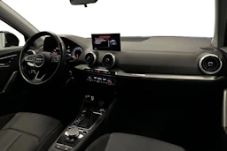 musta Audi Q2 2021 kuva 9.