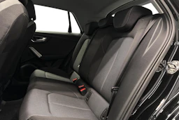 musta Audi Q2 2021 kuva 11.