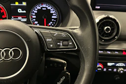 musta Audi Q2 2021 kuva 19.