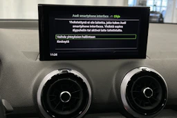 musta Audi Q2 2021 kuva 24.