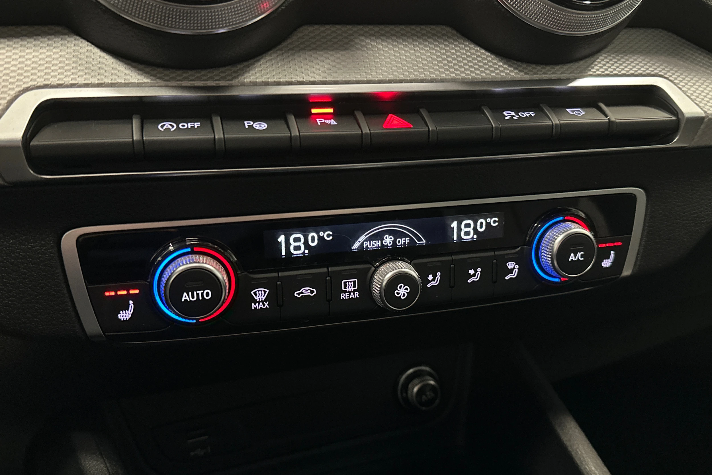 musta Audi Q2 2021 kuva 28.