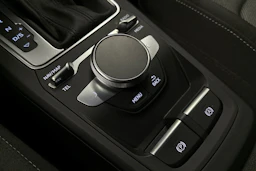 musta Audi Q2 2021 kuva 29.