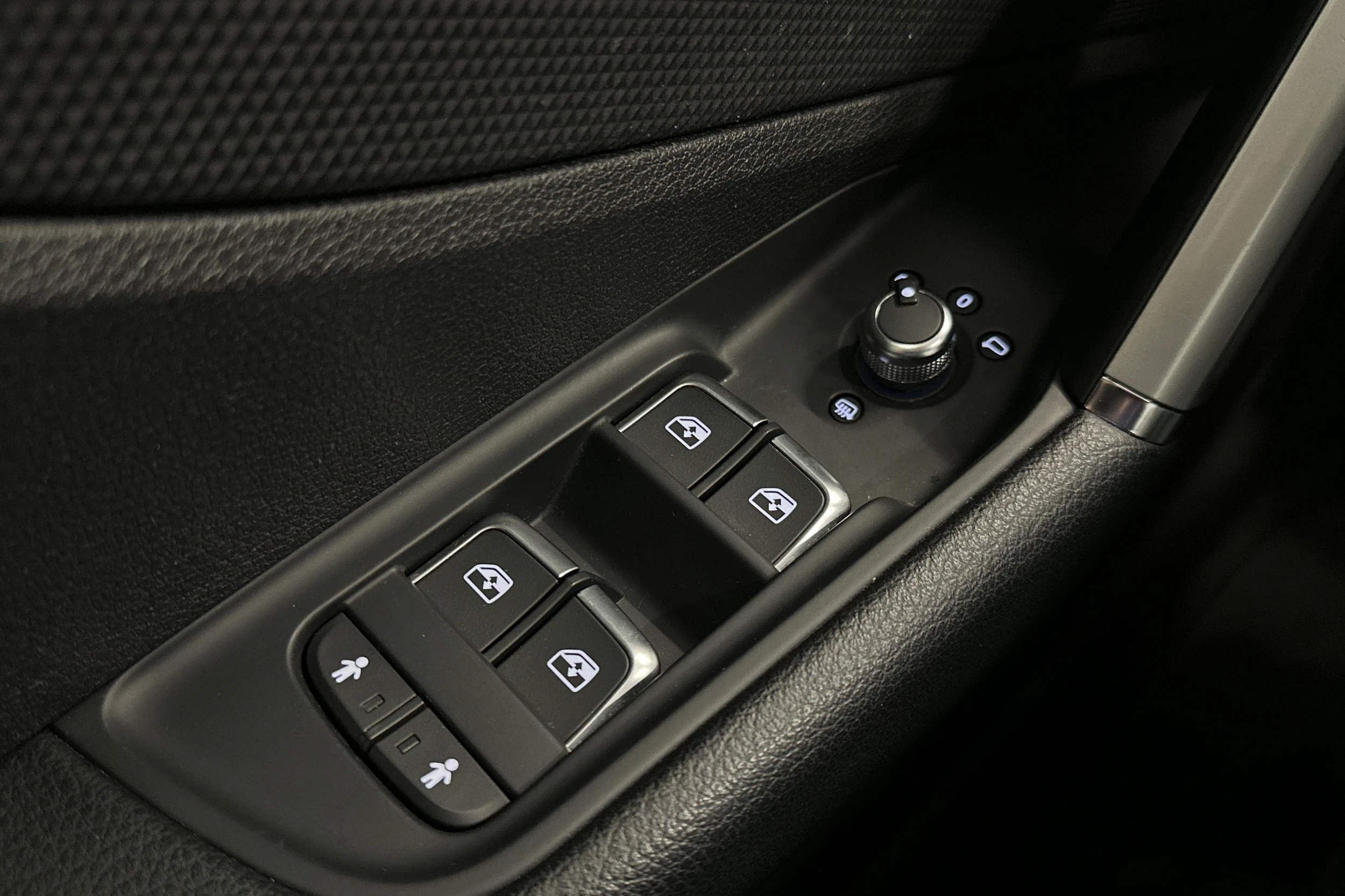 musta Audi Q2 2021 kuva 30.