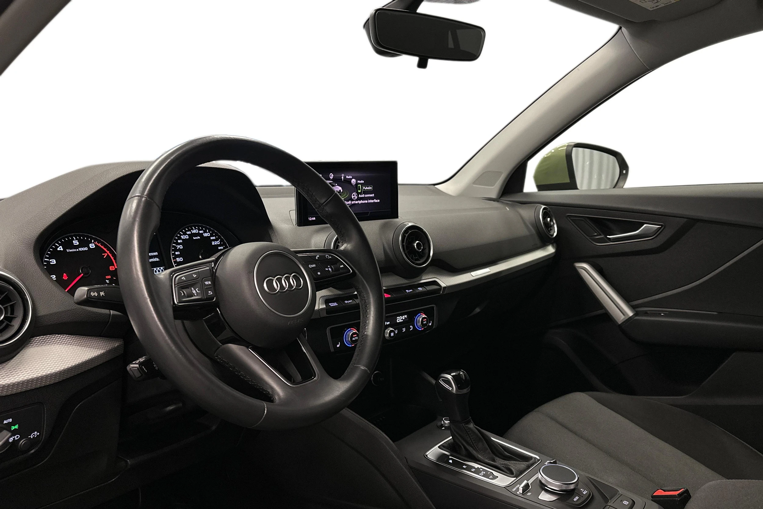 vihreä Audi Q2 2021 kuva 8.