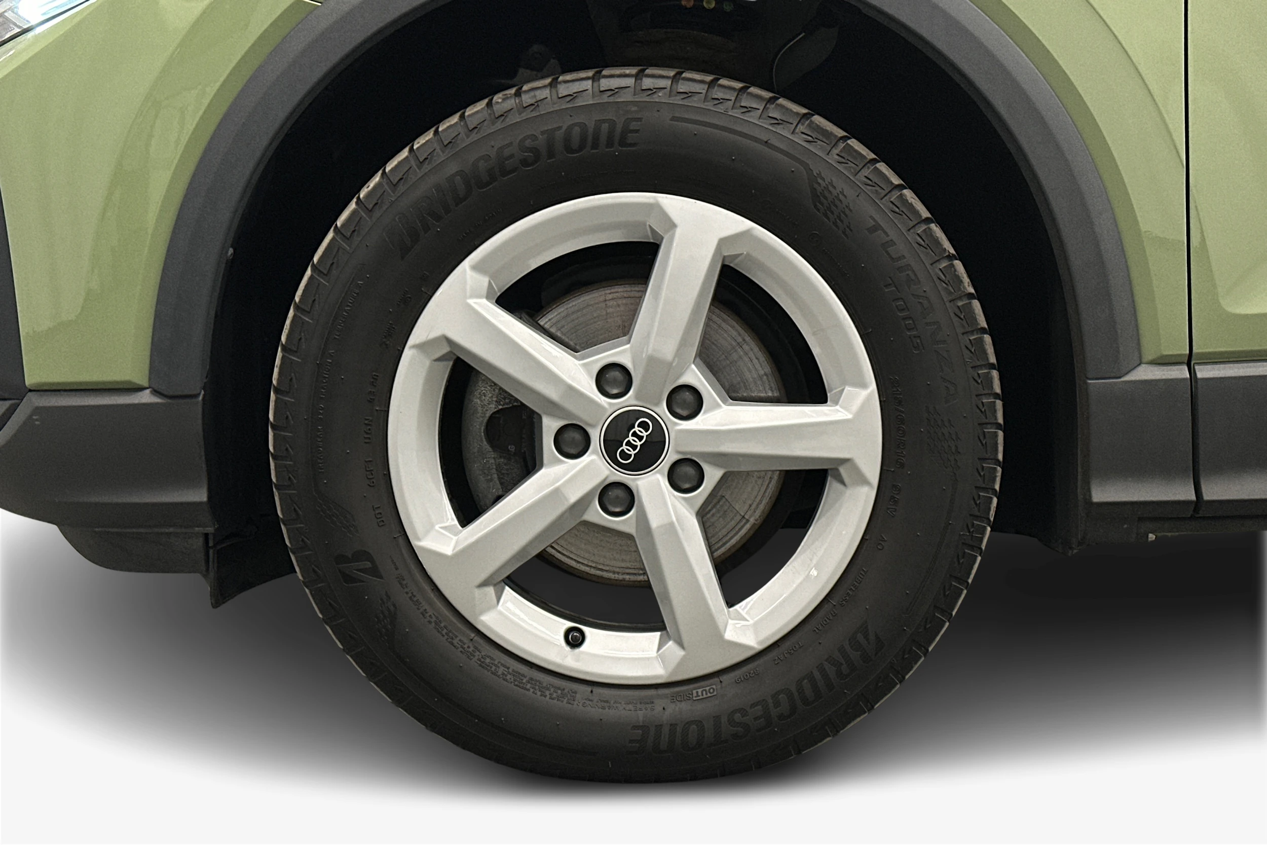 vihreä Audi Q2 2021 kuva 12.