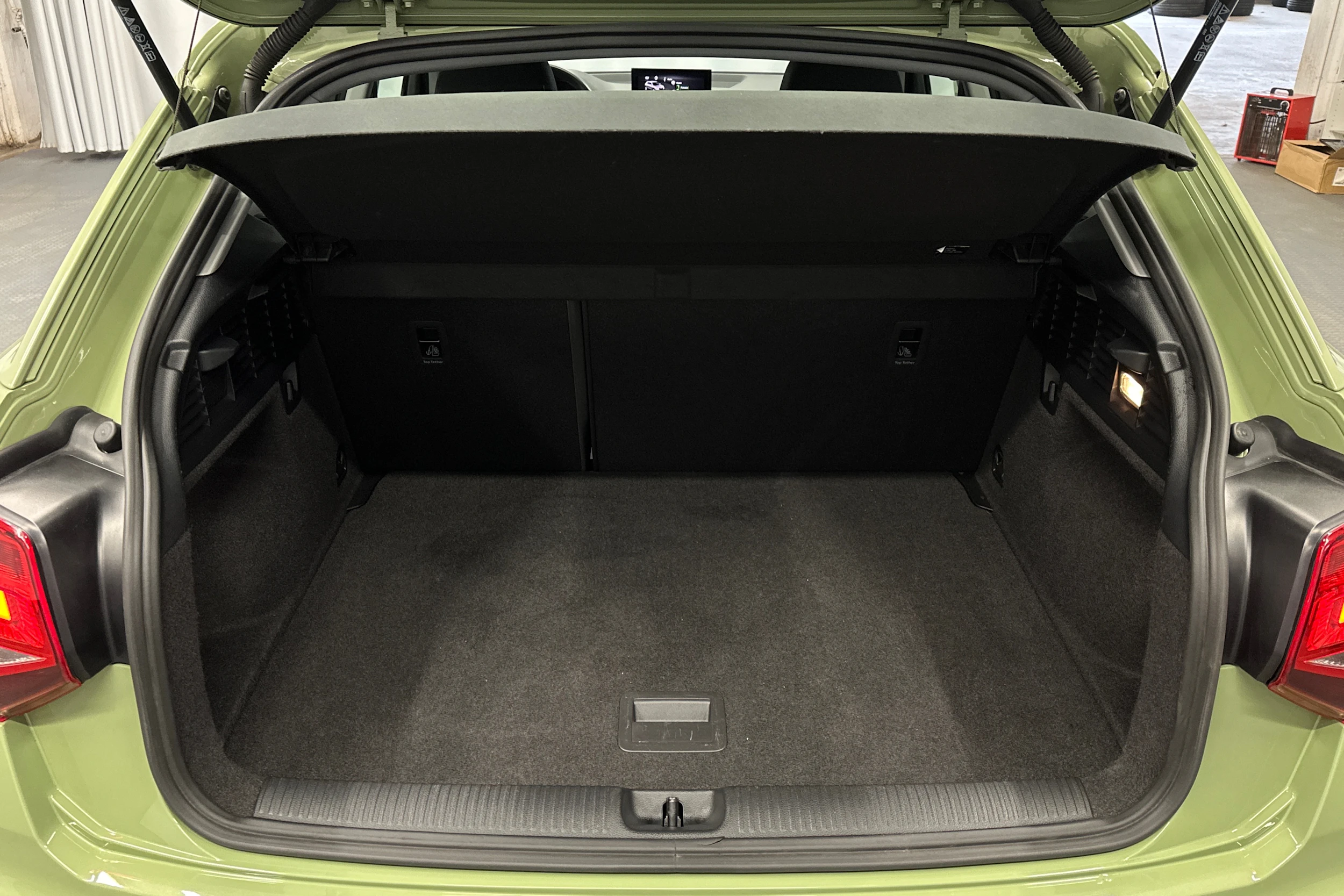 vihreä Audi Q2 2021 kuva 15.