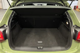 vihreä Audi Q2 2021 kuva 15.
