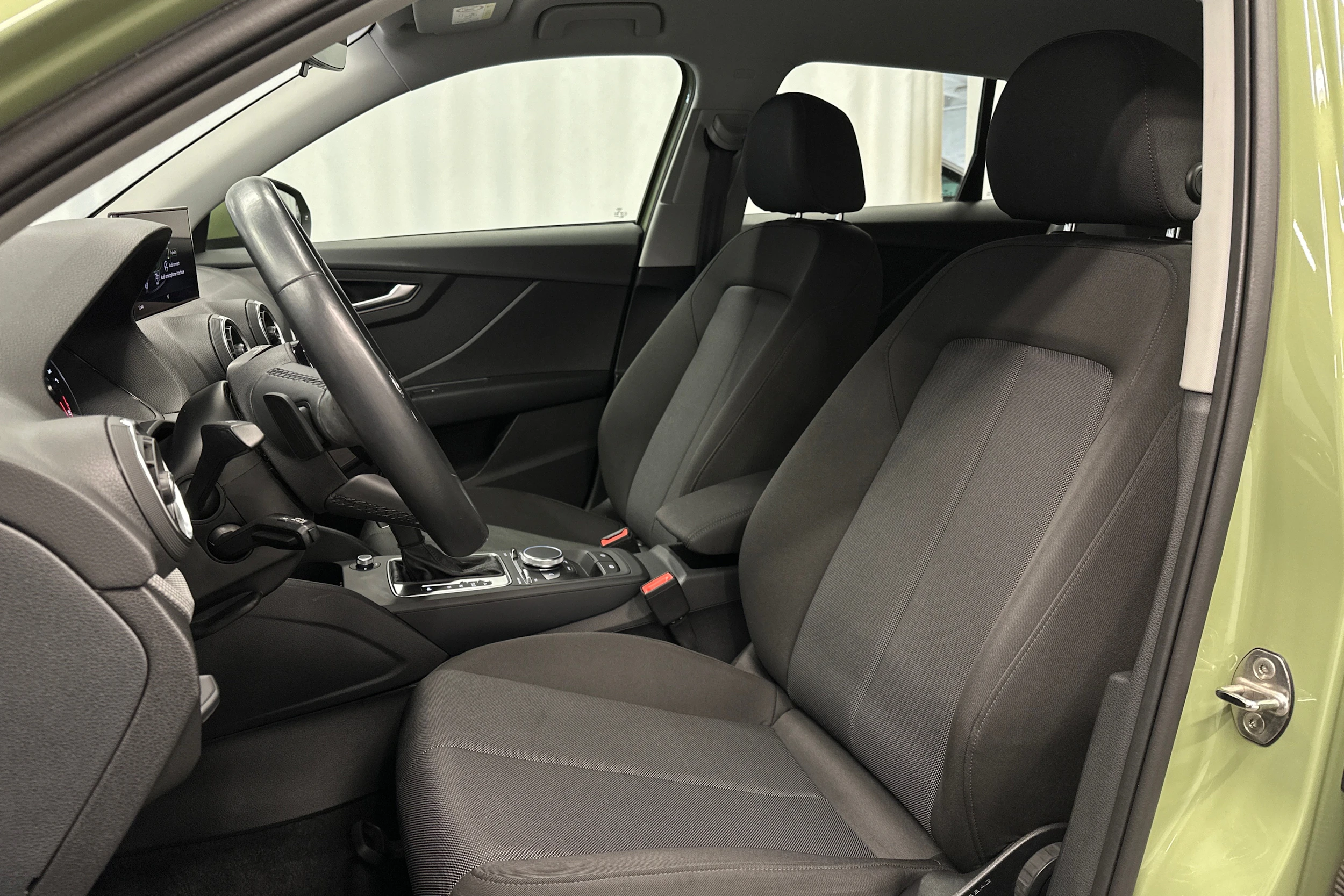 vihreä Audi Q2 2021 kuva 16.