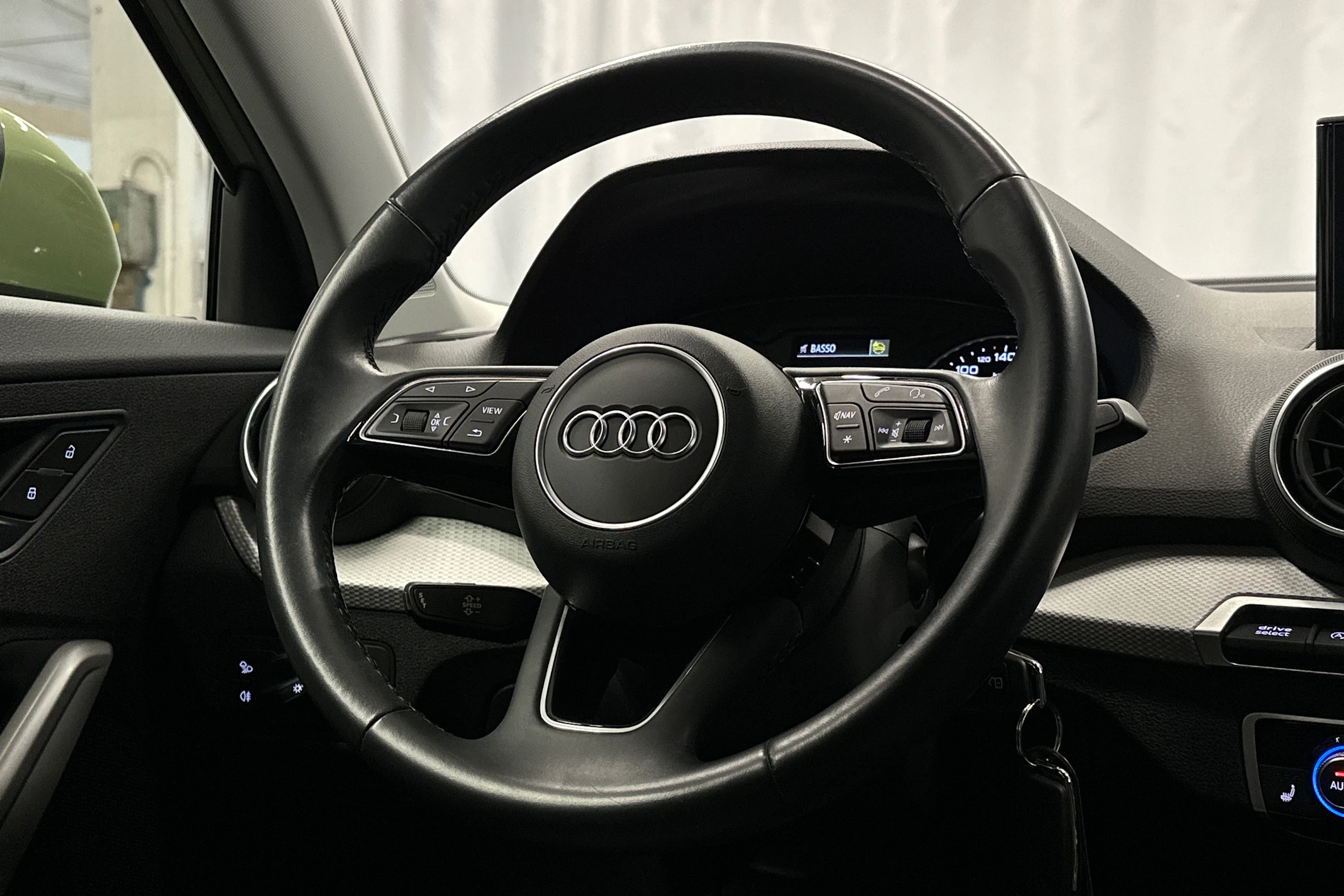 vihreä Audi Q2 2021 kuva 17.