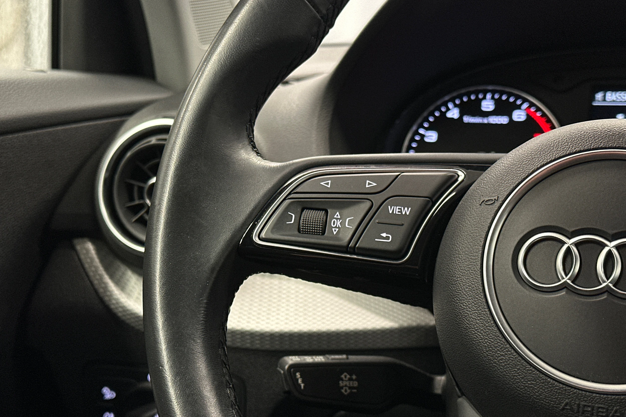 vihreä Audi Q2 2021 kuva 18.