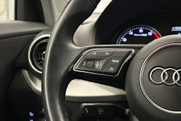 vihreä Audi Q2 2021 kuva 18.