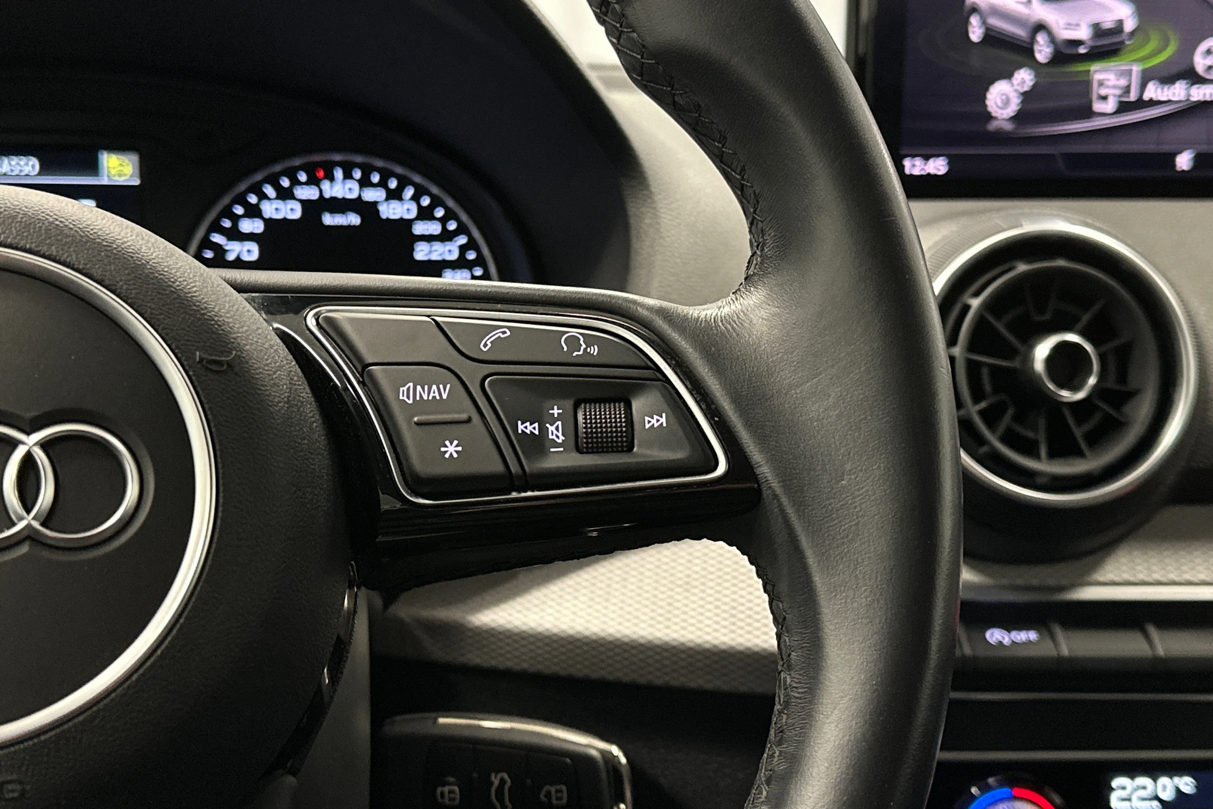 vihreä Audi Q2 2021 kuva 19.