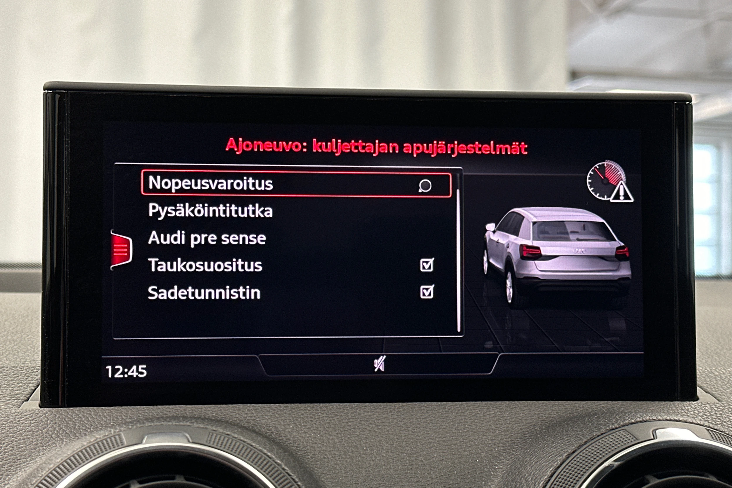 vihreä Audi Q2 2021 kuva 22.