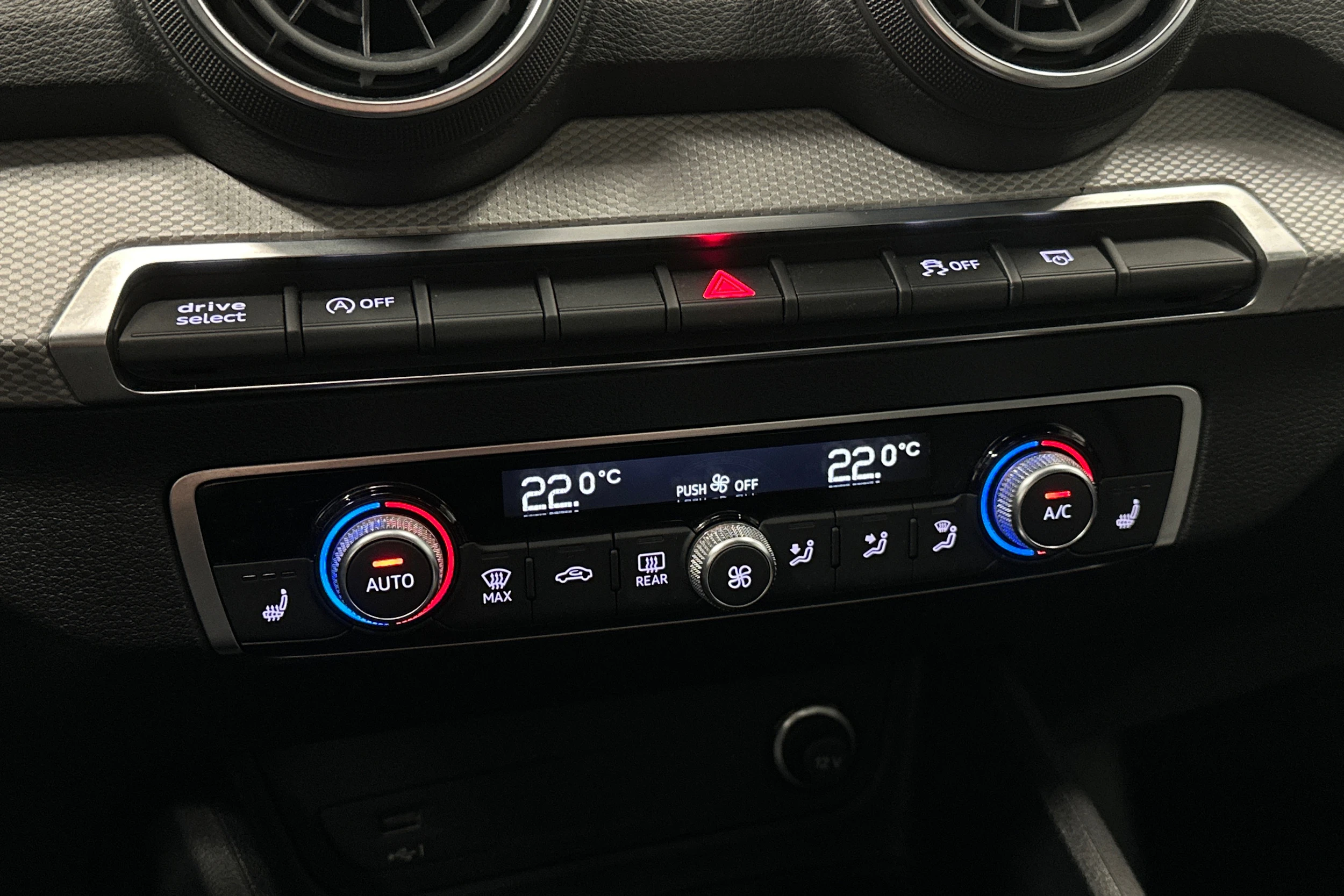 vihreä Audi Q2 2021 kuva 24.