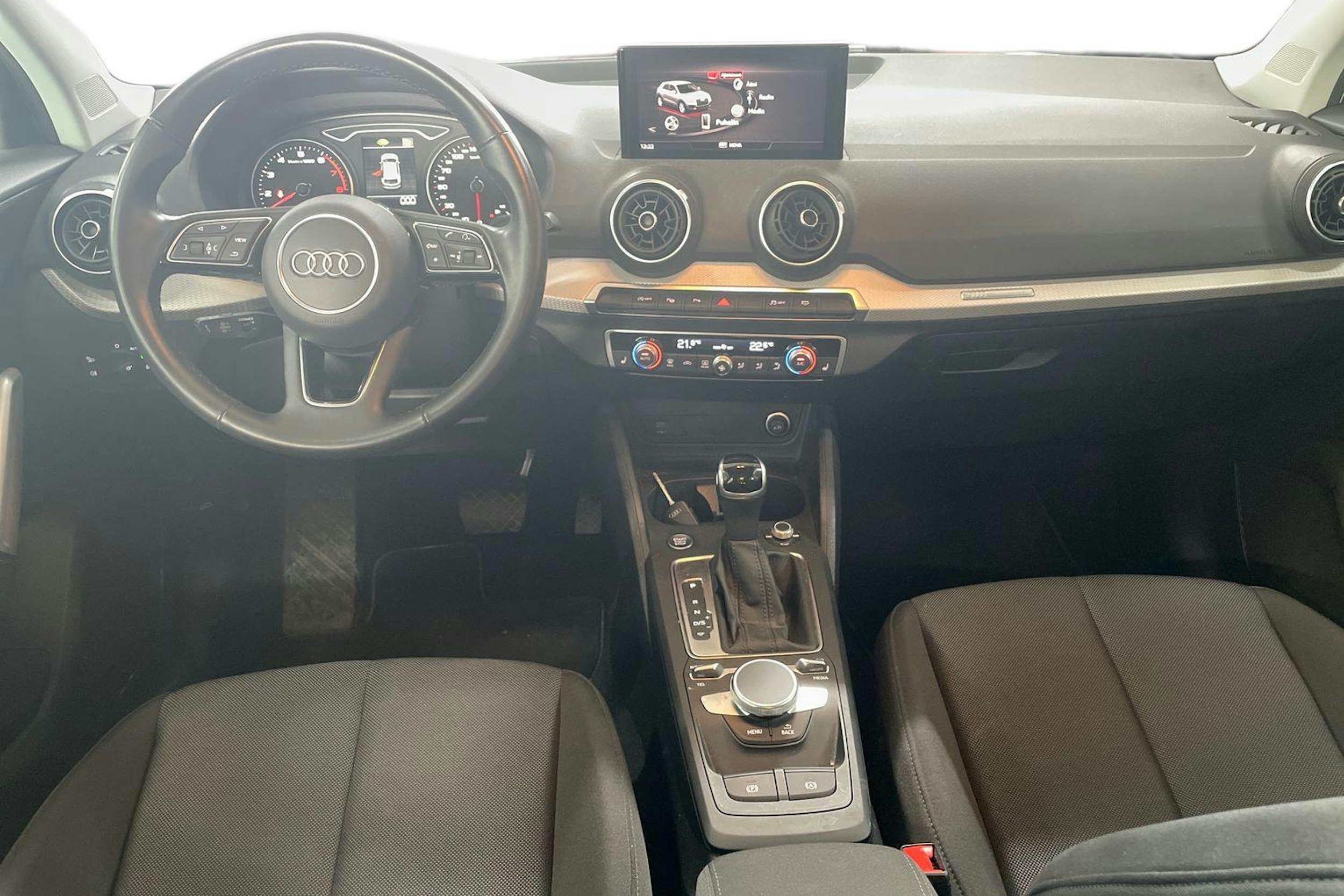 valkoinen Audi Q2 2021 kuva 7.