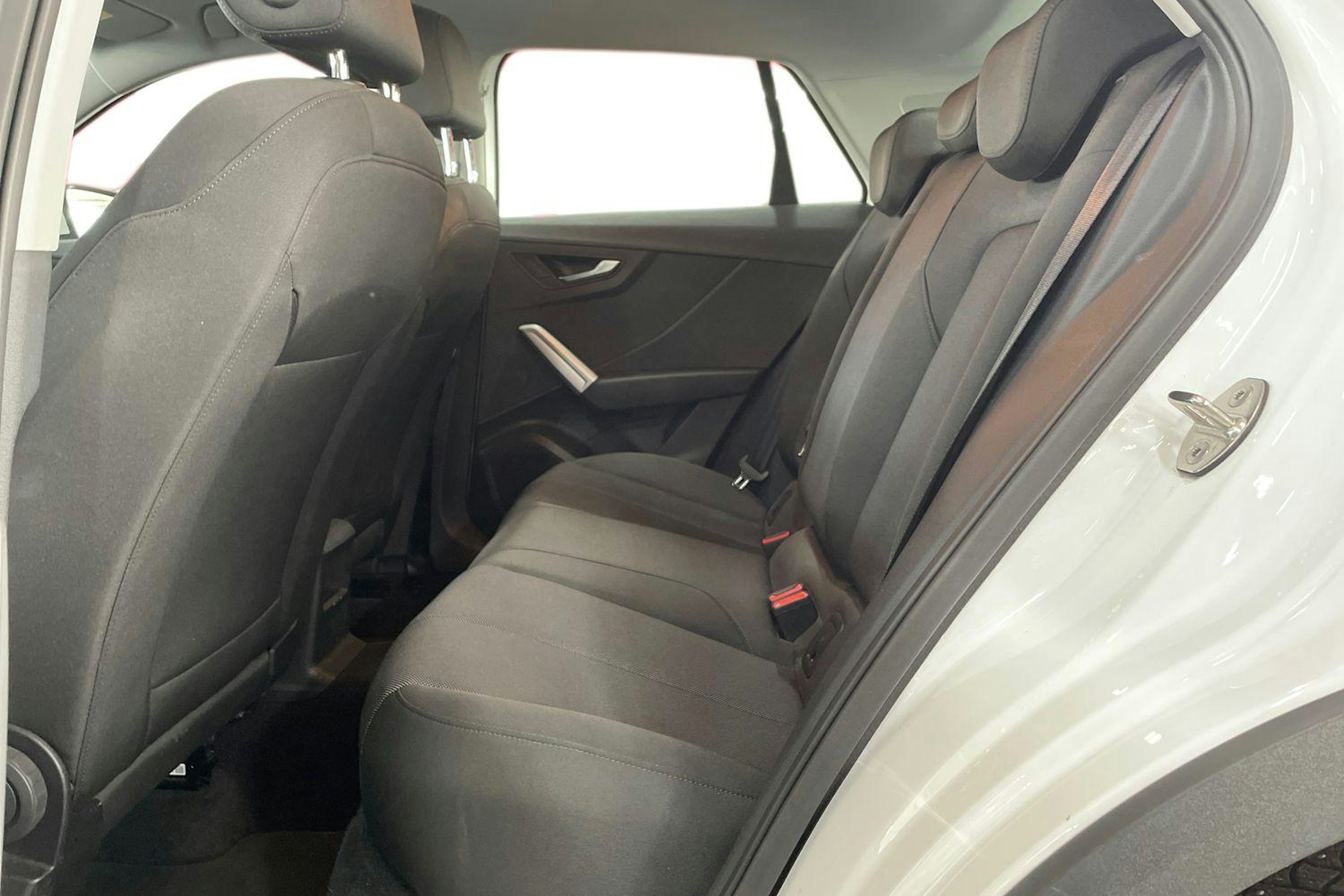 valkoinen Audi Q2 2021 kuva 8.