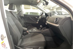 valkoinen Audi Q2 2021 kuva 11.