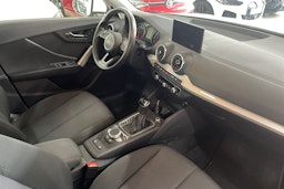 valkoinen Audi Q2 2021 kuva 12.