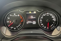 valkoinen Audi Q2 2021 kuva 14.