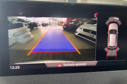 valkoinen Audi Q2 2021 kuva 16.