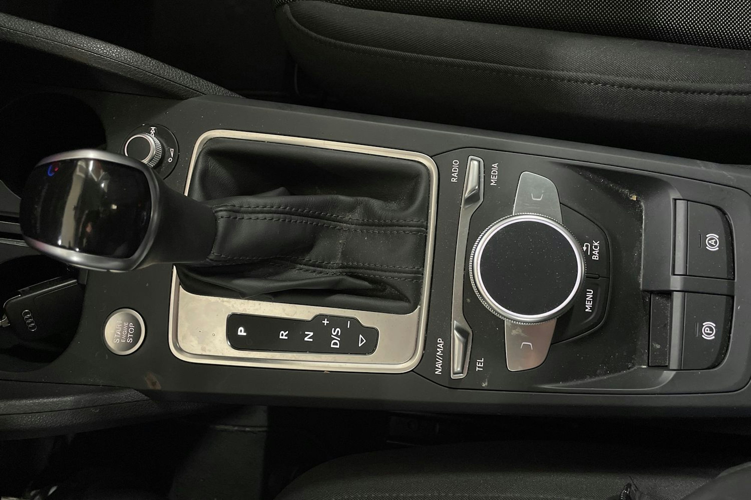 valkoinen Audi Q2 2021 kuva 19.