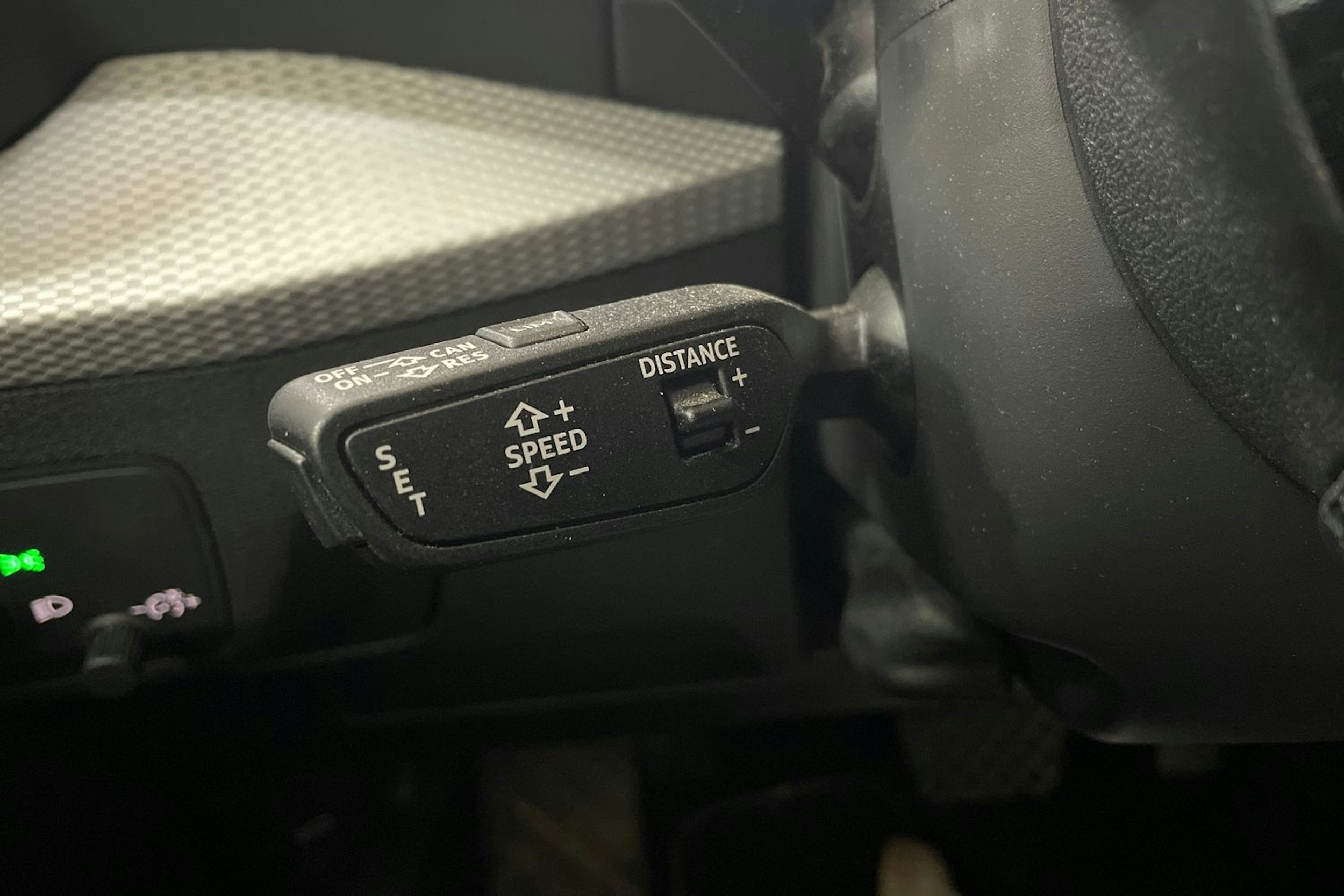 valkoinen Audi Q2 2021 kuva 22.