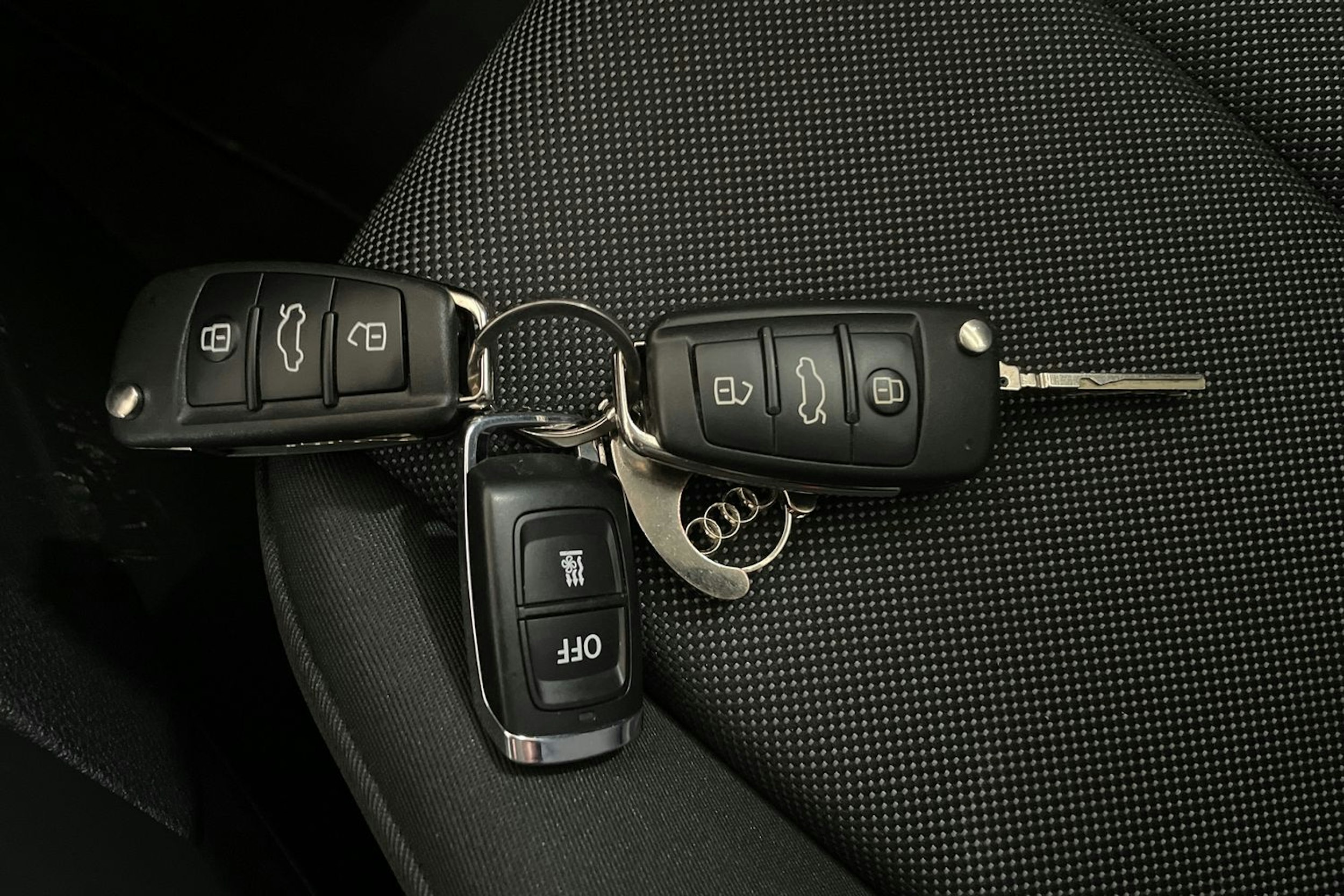 valkoinen Audi Q2 2021 kuva 23.