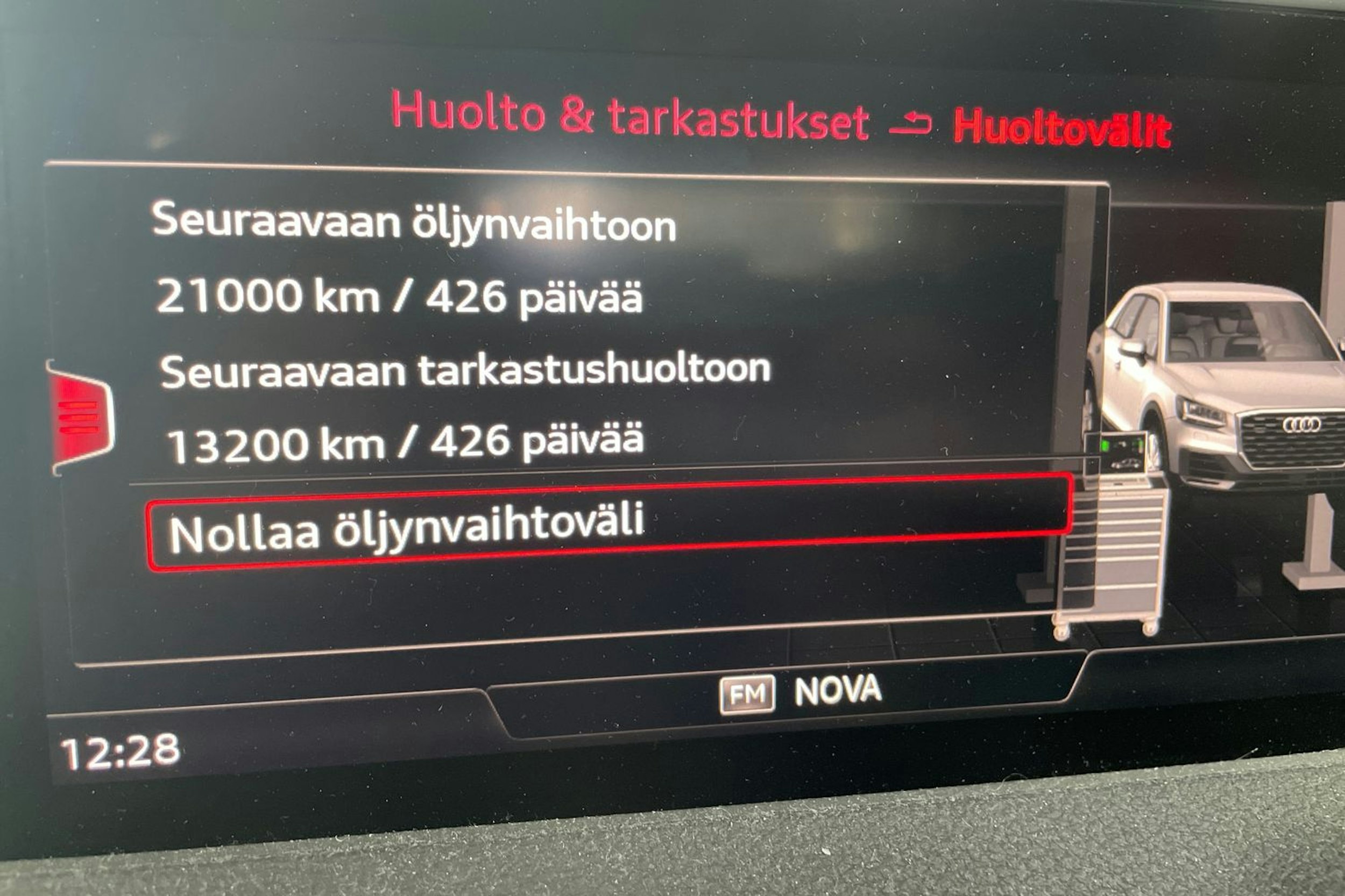 valkoinen Audi Q2 2021 kuva 25.