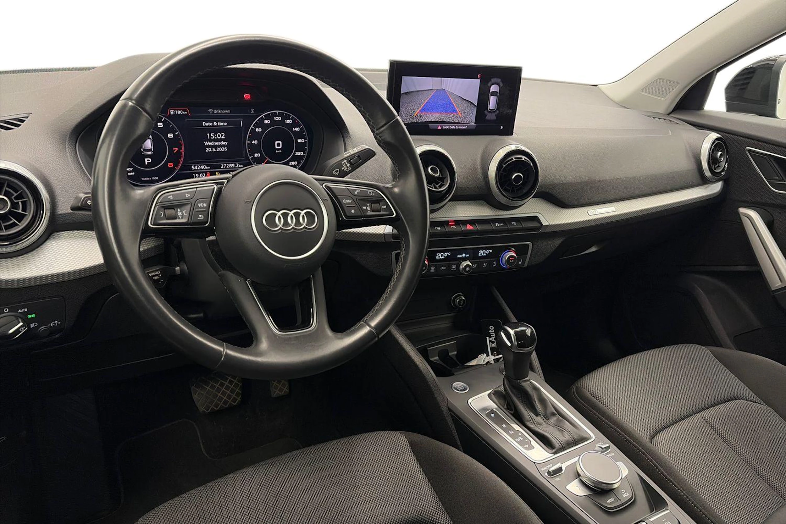 musta Audi Q2 2021 kuva 8.