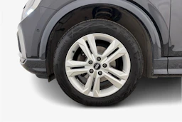 musta Audi Q2 2021 kuva 12.