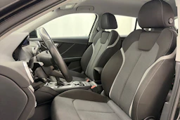 musta Audi Q2 2021 kuva 15.