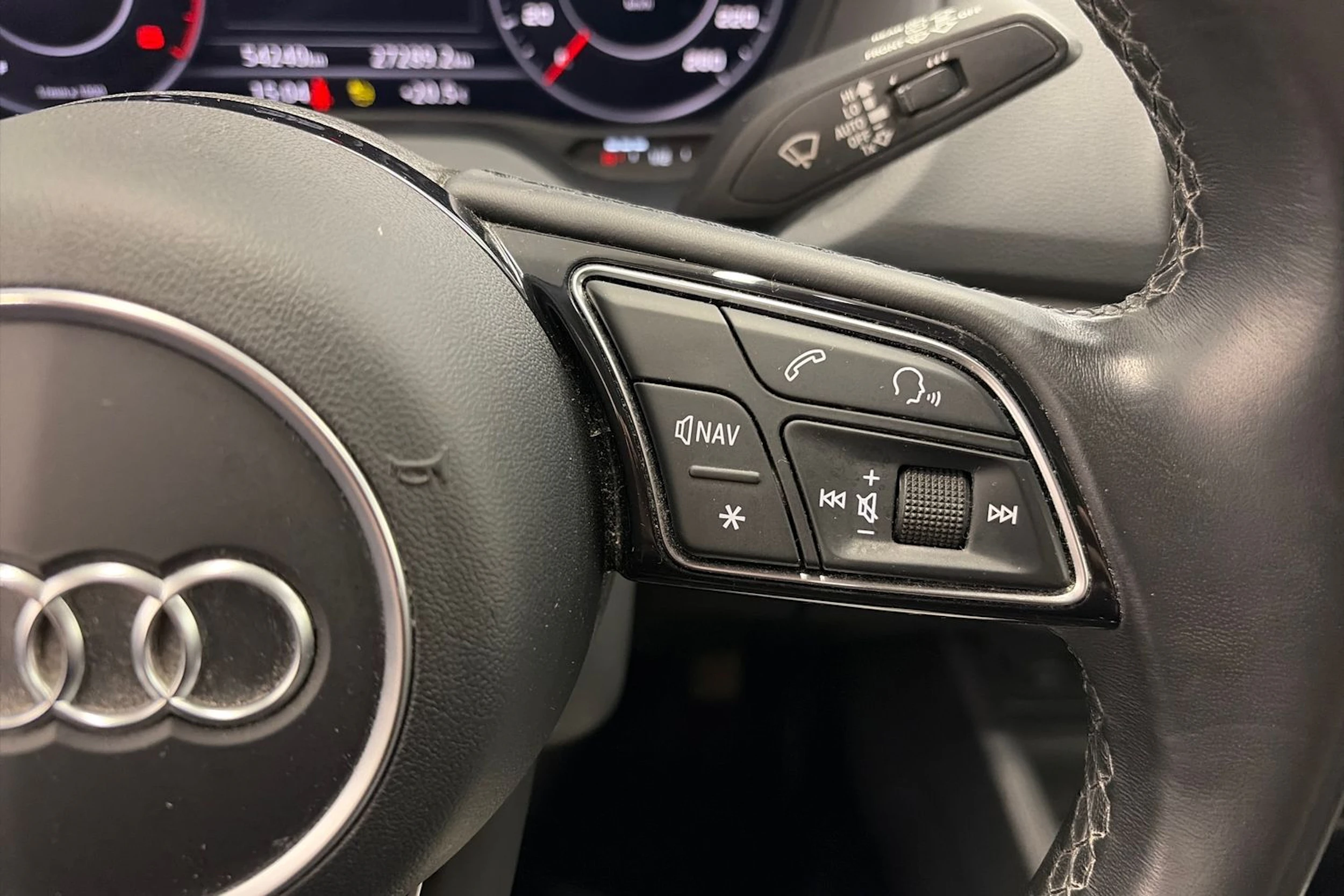 musta Audi Q2 2021 kuva 18.
