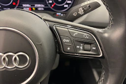 musta Audi Q2 2021 kuva 18.