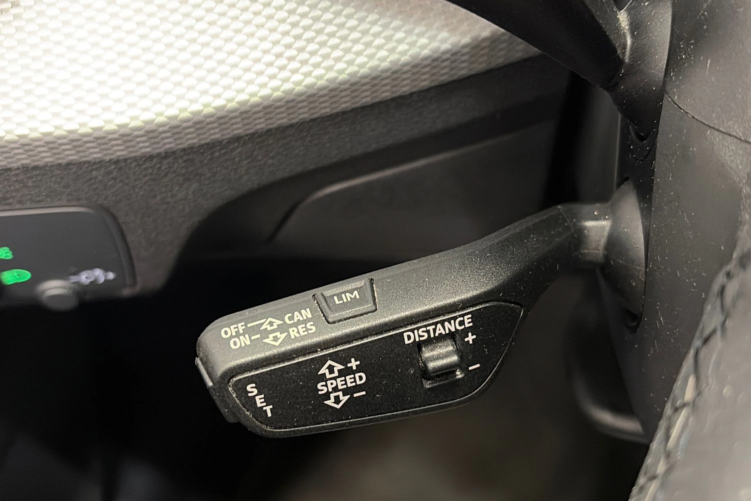 musta Audi Q2 2021 kuva 19.