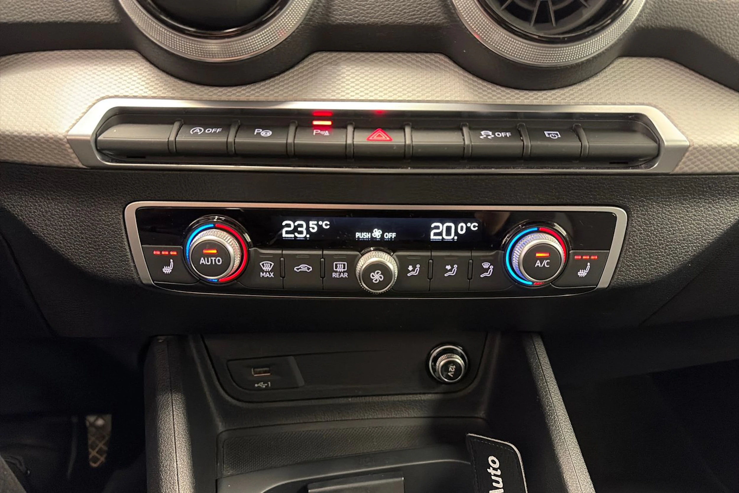 musta Audi Q2 2021 kuva 23.