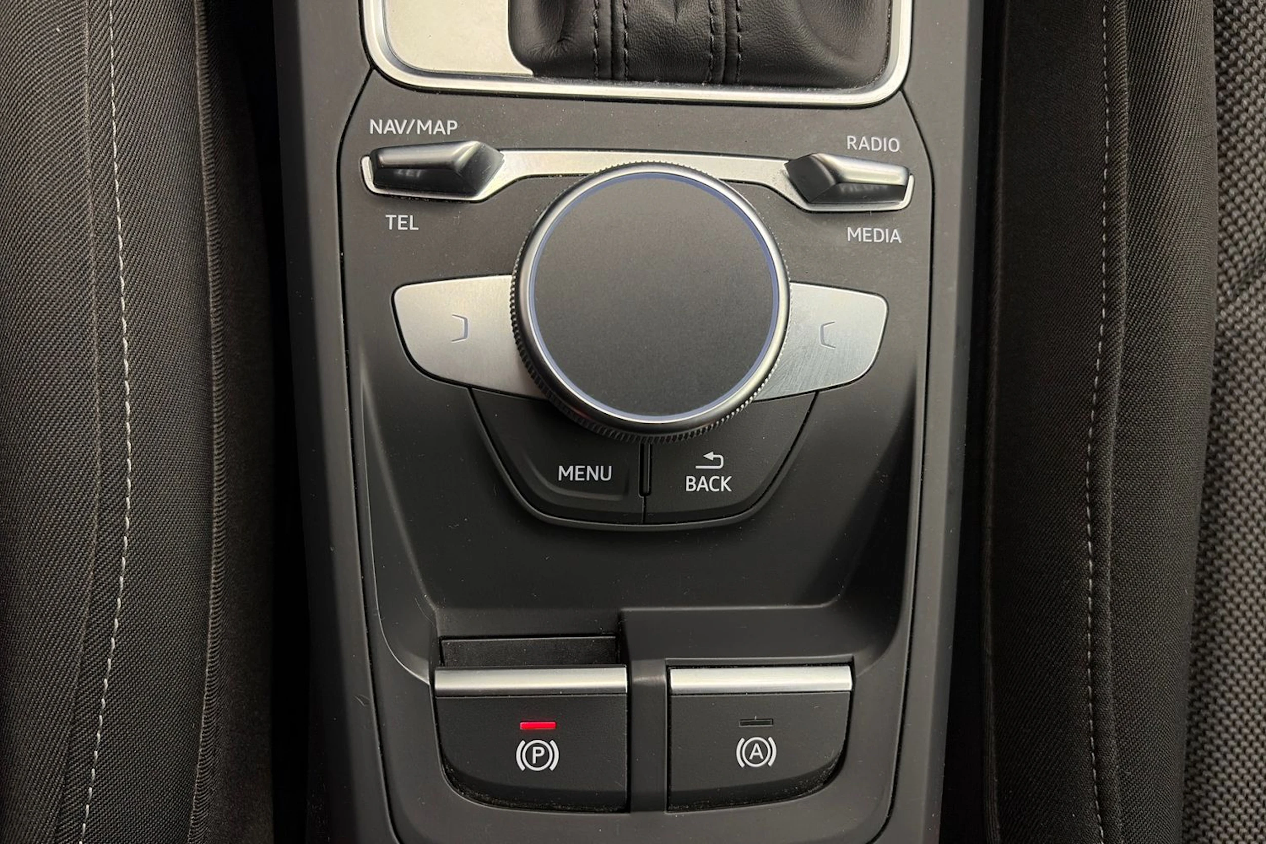 musta Audi Q2 2021 kuva 25.
