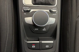 musta Audi Q2 2021 kuva 25.