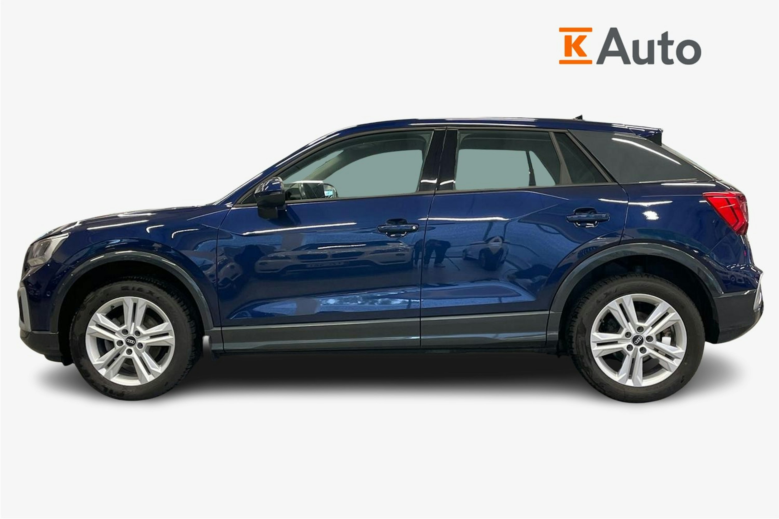 met. sininen Audi Q2 2021 kuva 5.