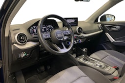 met. sininen Audi Q2 2021 kuva 6.