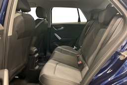 met. sininen Audi Q2 2021 kuva 8.