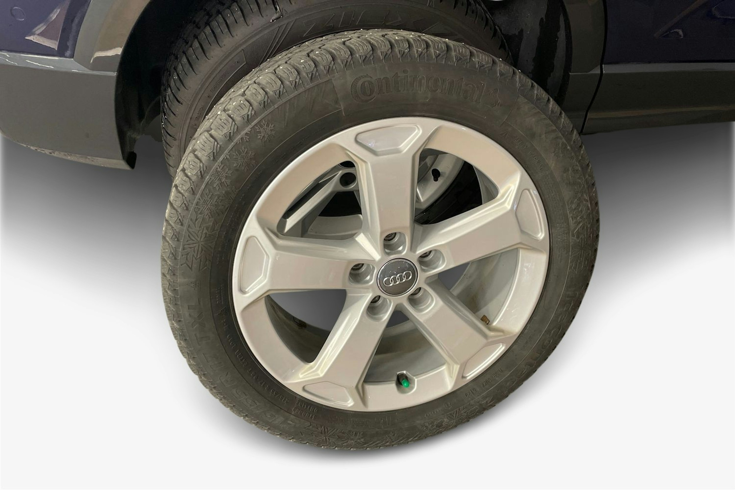 met. sininen Audi Q2 2021 kuva 9.