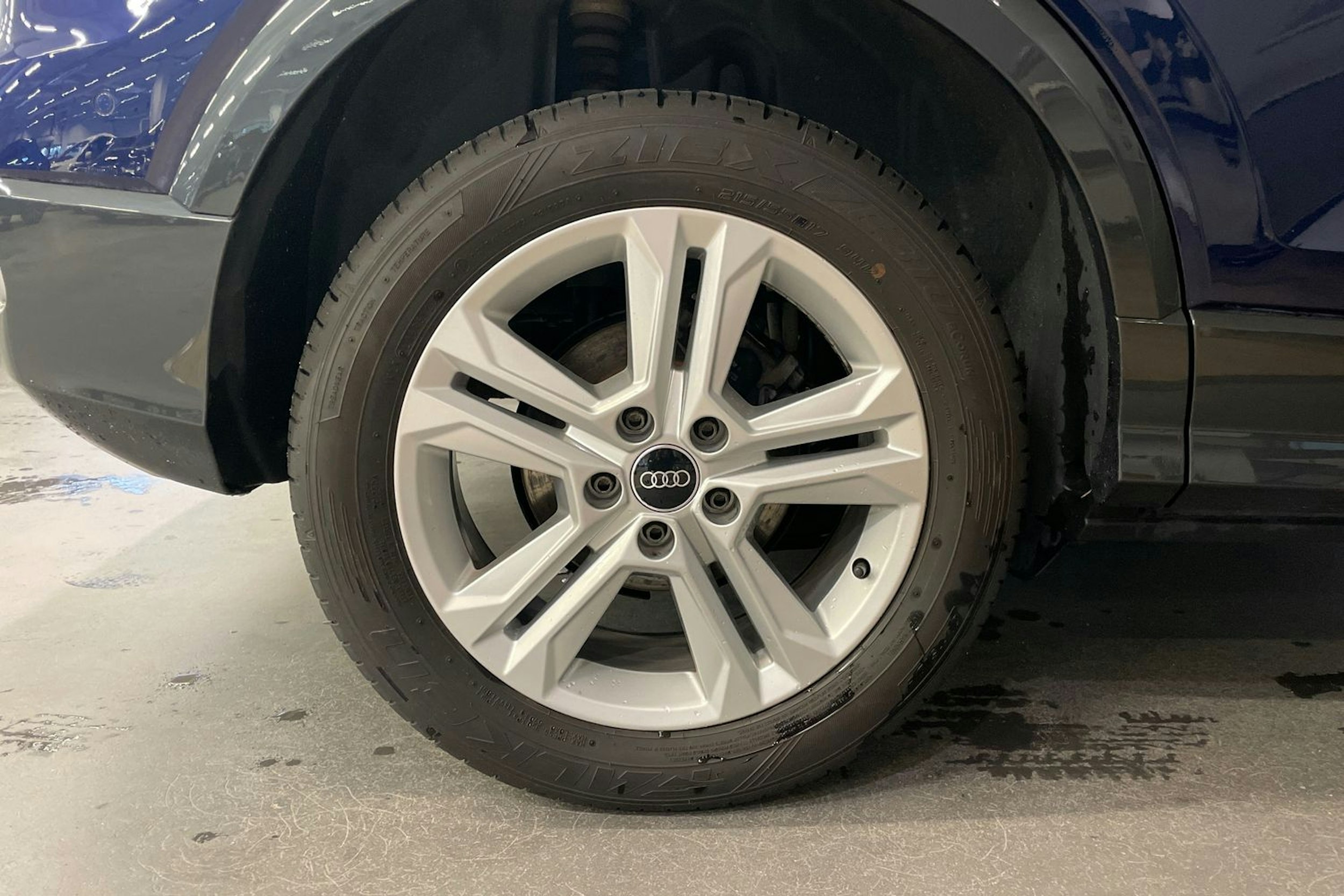 met. sininen Audi Q2 2021 kuva 10.
