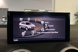 met. sininen Audi Q2 2021 kuva 13.