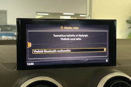 met. sininen Audi Q2 2021 kuva 14.