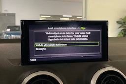 met. sininen Audi Q2 2021 kuva 15.