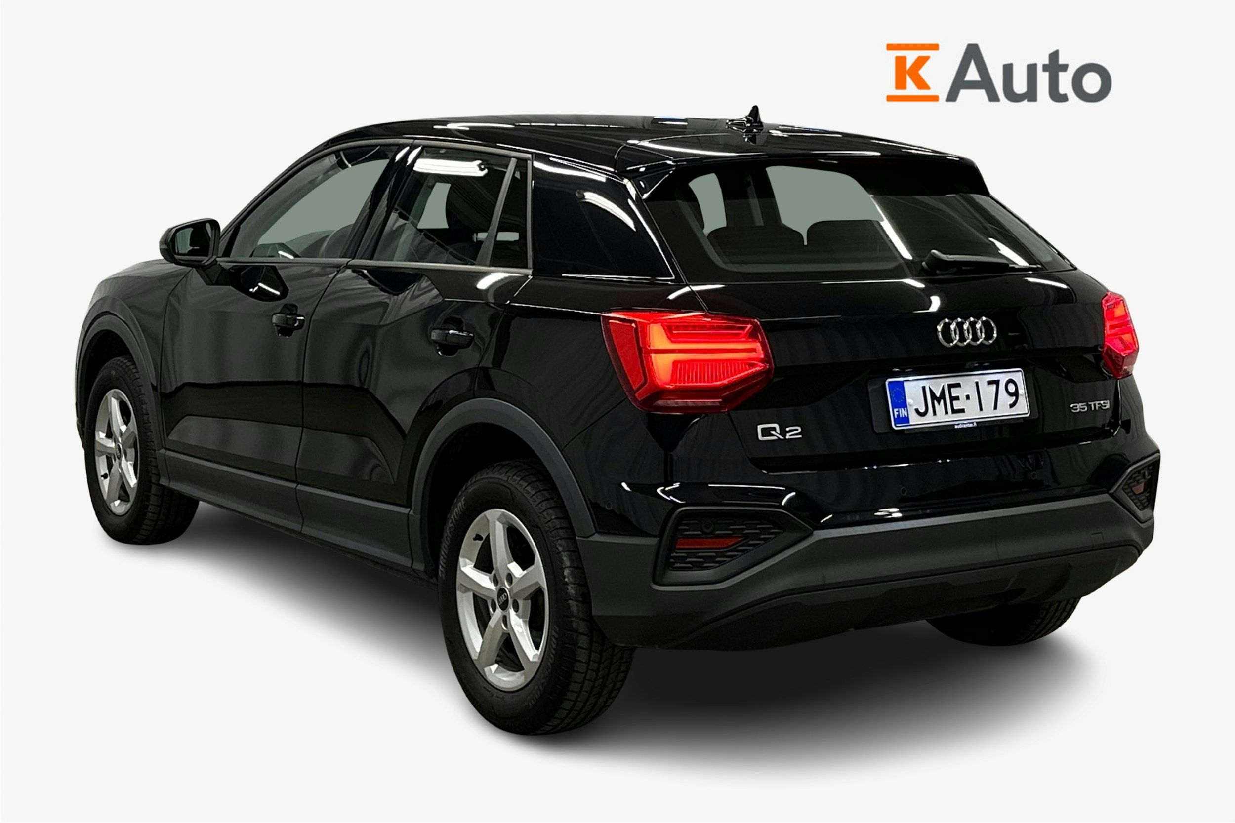 musta Audi Q2 2021 kuva 2.